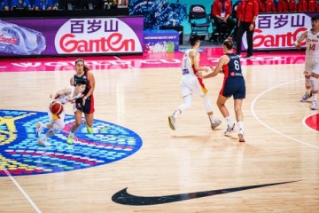 女篮世界杯中国队挺进4强 百岁山赛场全程C位出镜征服澳洲球迷
